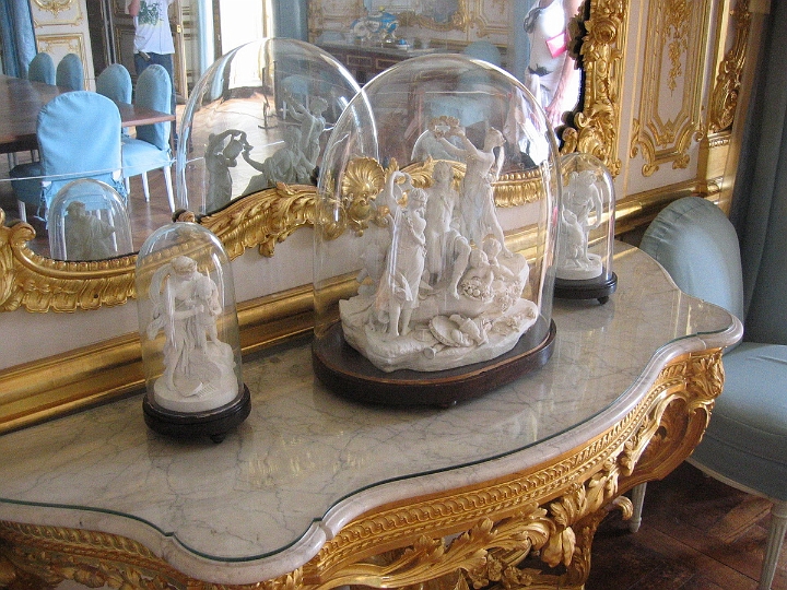 137 Versailles Louis XVI chambers tour.jpg